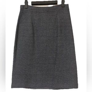 NWOT St. John Wool Blend Pencil Skirt Navy check Size 2, workwear,designer,